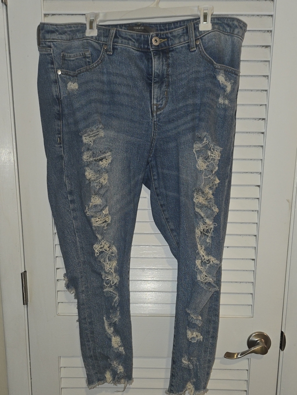 NWOT torrid Distressed High Rise straight Skinny Jeans sz 14 Short